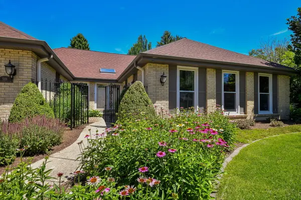 588 Williamsburg RD, Glen Ellyn, IL 60137