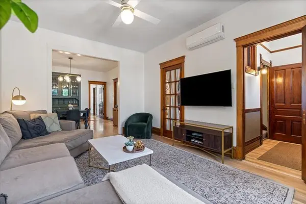 3452 N Damen AVE, Chicago, IL 60618