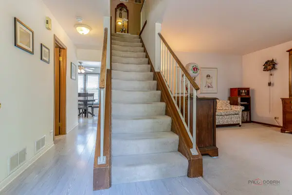 135 Newtown DR, Buffalo Grove, IL 60089