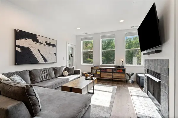 1245 N Orleans ST #902, Chicago, IL 60610