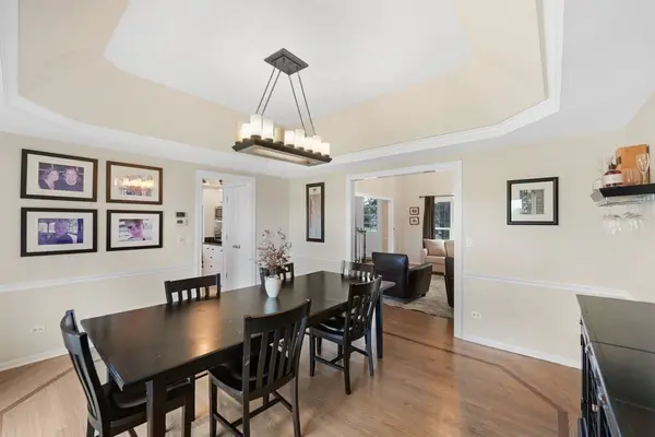 1564 White Eagle DR, Naperville, IL 60564