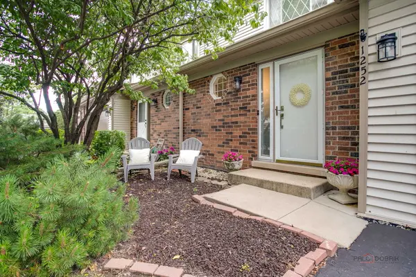 1252 Briarwood LN, Libertyville, IL 60048