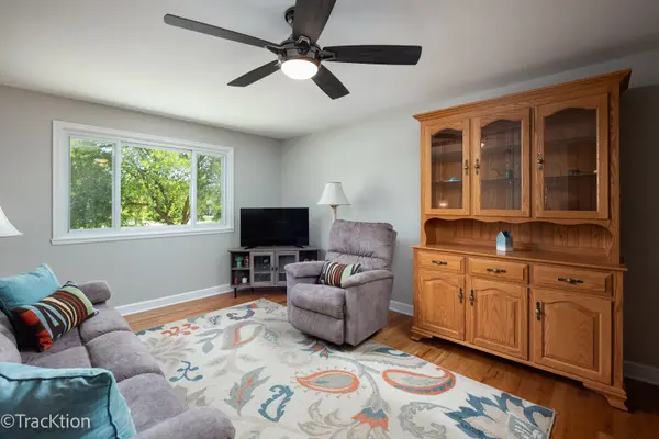 1701 Hartmann DR, Schaumburg, IL 60193