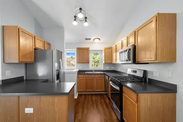 2827 Rutland CIR #204, Naperville, IL 60564