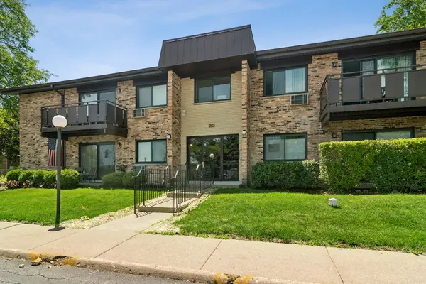 2642 N Windsor DR #103, Arlington Heights, IL 60004