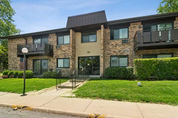 2642 N Windsor DR #103, Arlington Heights, IL 60004