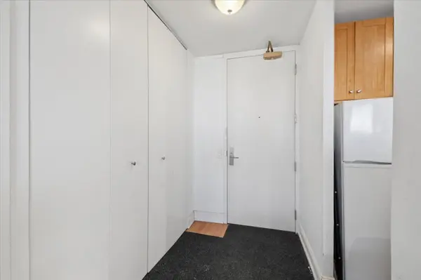 4343 N Clarendon AVE #1809, Chicago, IL 60613