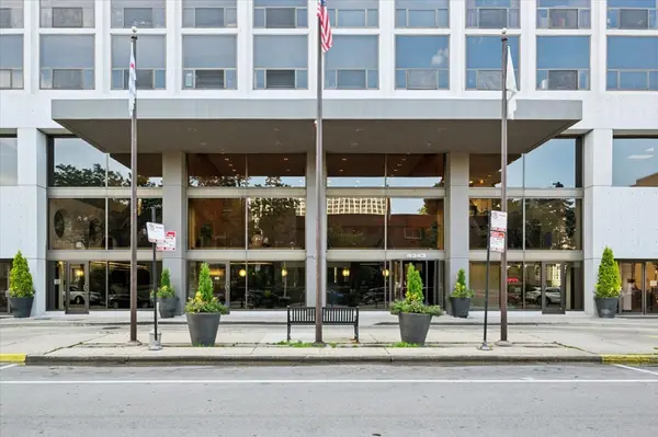4343 N Clarendon AVE #1809, Chicago, IL 60613