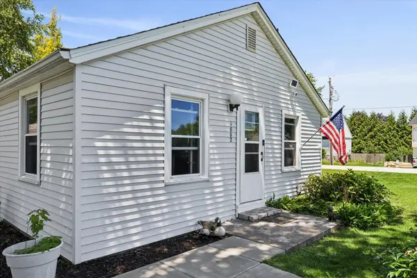 1802 W 2nd ST, Coal Valley, IL 61240