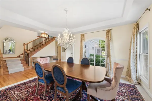 527 Mallard Point CIR, North Aurora, IL 60542