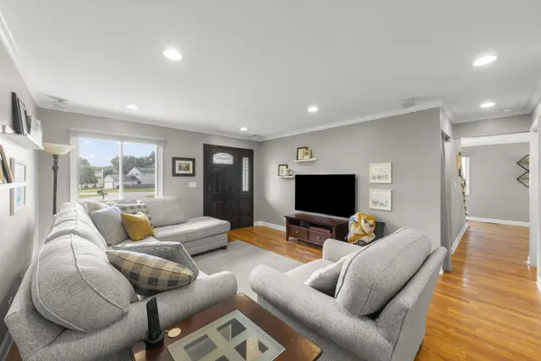 1106 Lightning TRL, Carol Stream, IL 60188