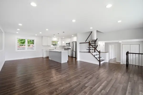 1596 Texas ST, Elk Grove Village, IL 60007