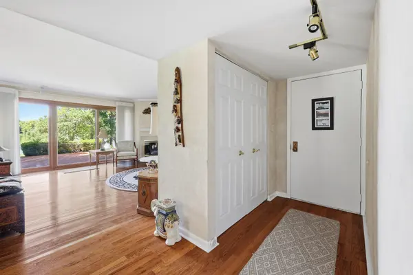 640 Old Barn RD #C, Lake Barrington, IL 60010