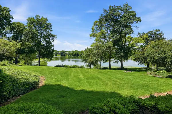 640 Old Barn RD #C, Lake Barrington, IL 60010