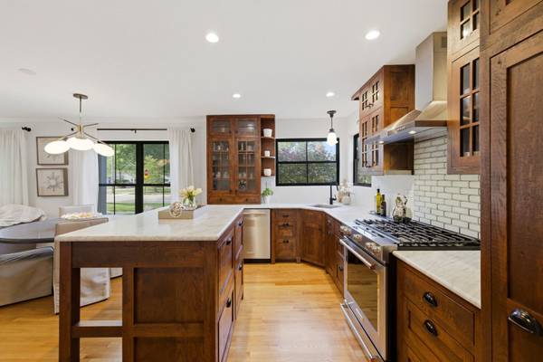 607 E Frederick ST, Arlington Heights, IL 60004