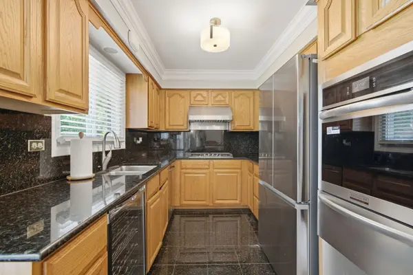 802 E HACKBERRY DR, Arlington Heights, IL 60004