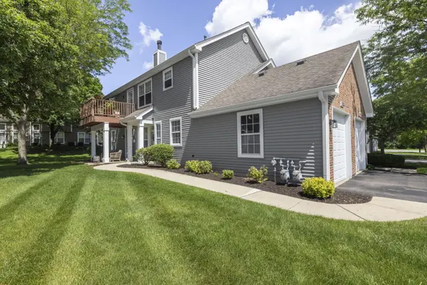 2071 Waverly LN, Algonquin, IL 60102