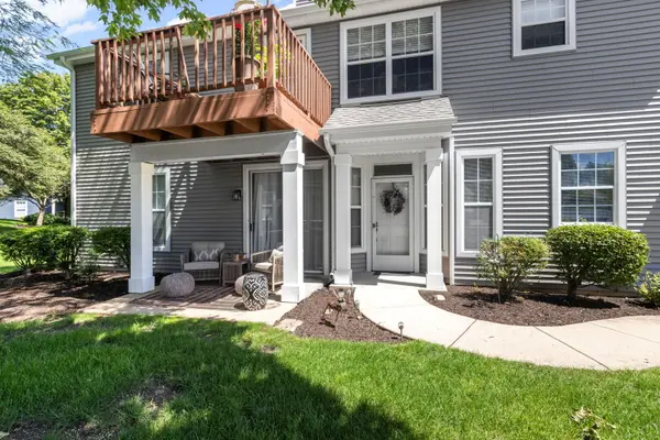 2071 Waverly LN, Algonquin, IL 60102
