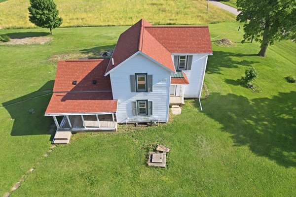 2074 Prairie RD, Ashton, IL 61006