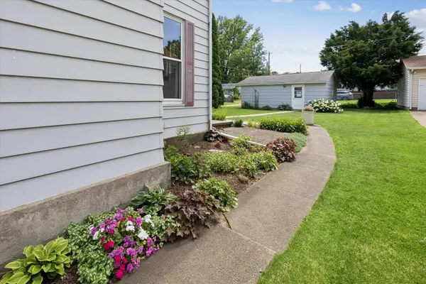 1208 S 7TH ST, Clinton, IA 52732
