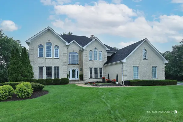 23475 W Newhaven DR, Hawthorn Woods, IL 60047