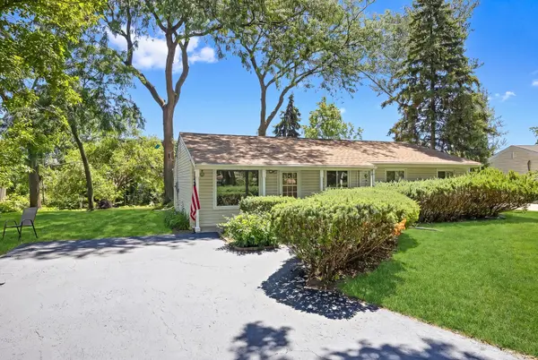 105 Rocklyn CT, Bolingbrook, IL 60440