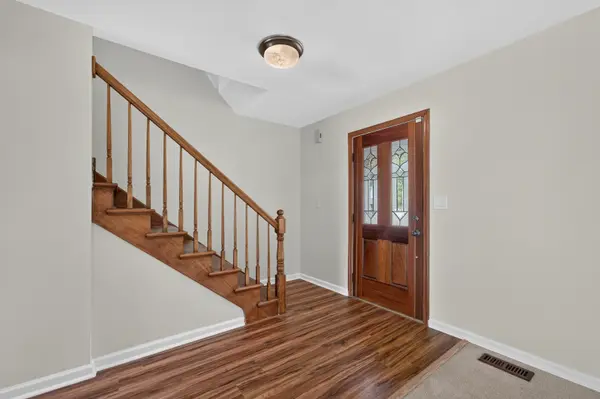 1093 Brighton DR, Carol Stream, IL 60188