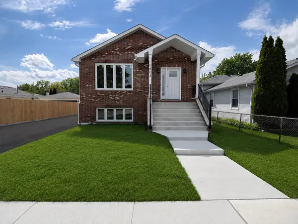 6604 Chester AVE, Hodgkins, IL 60525