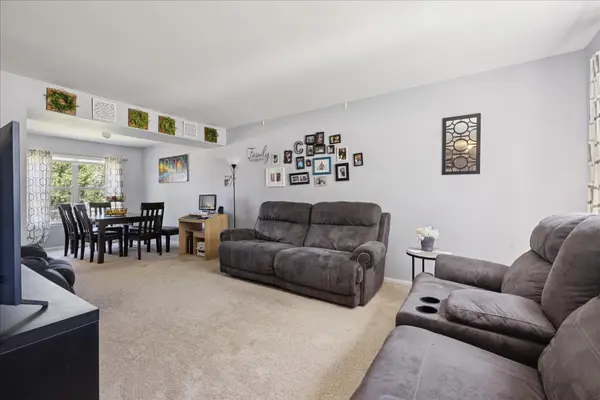 1116 Burnham CT, Mundelein, IL 60060