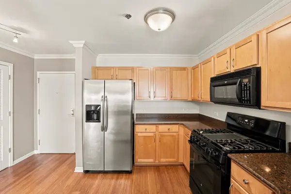 440 W Mahogany CT #603, Palatine, IL 60067