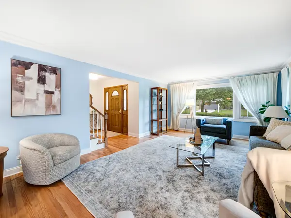 3066 Knollwood LN, Glenview, IL 60025