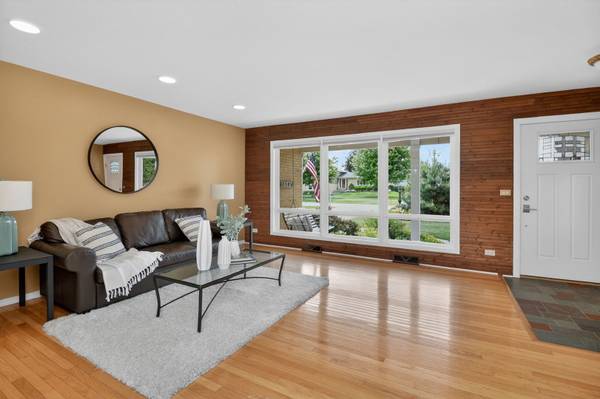 700 E Turner AVE, Roselle, IL 60172
