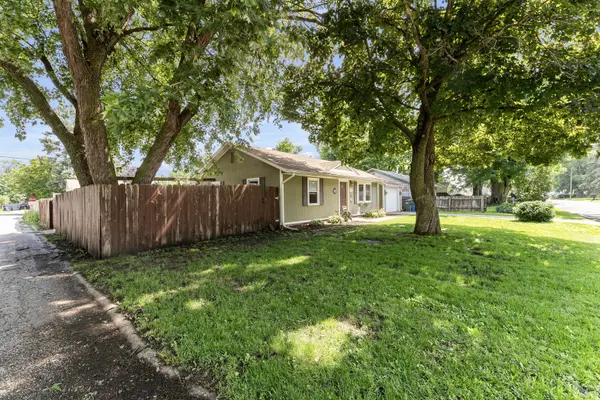 2714 W 70th ST, Davenport, IA 52806