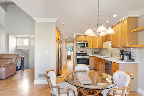 375 Juniper Tree CT, Hoffman Estates, IL 60169