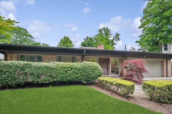 687 Birch RD, Glencoe, IL 60022
