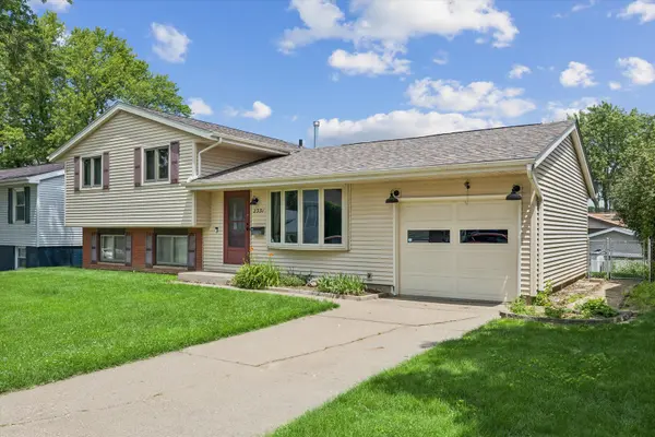 2331 N Thornwood AVE, Davenport, IA 52804