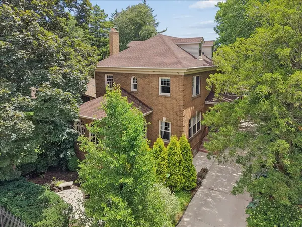 5873 N Forest Glen AVE, Chicago, IL 60646