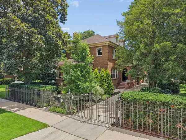 5873 N Forest Glen AVE, Chicago, IL 60646