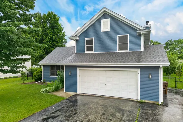 8448 Centaur DR, Machesney Park, IL 61115