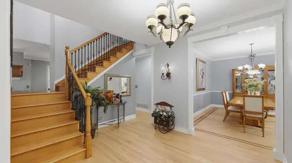 1116 Adler ST, Carol Stream, IL 60188