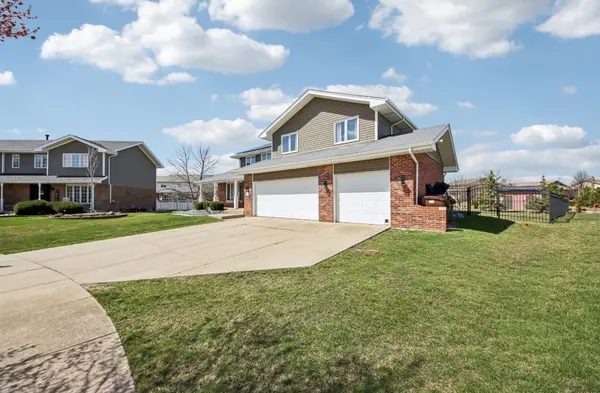 19328 Woodfield CT, Tinley Park, IL 60487