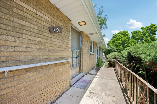418 Highland RD, Willowbrook, IL 60527
