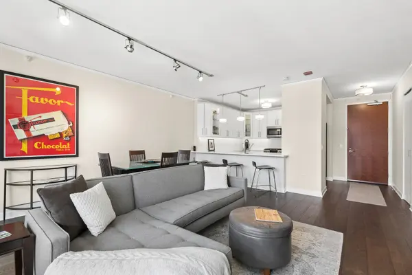201 N WESTSHORE DR #2705, Chicago, IL 60601