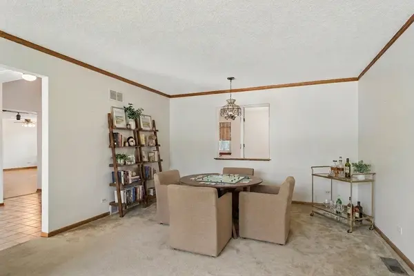1241 N Chestnut AVE, Arlington Heights, IL 60004