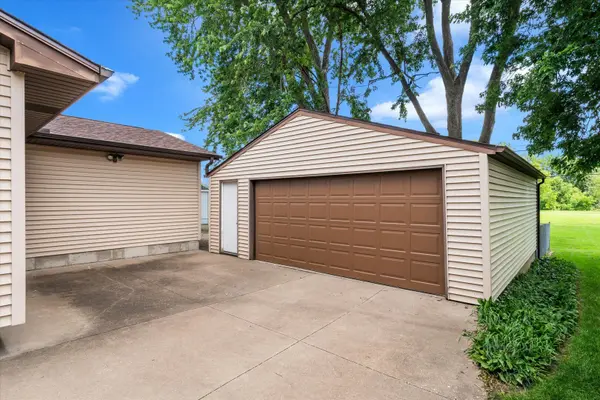 2115 W 34th ST, Davenport, IA 52806