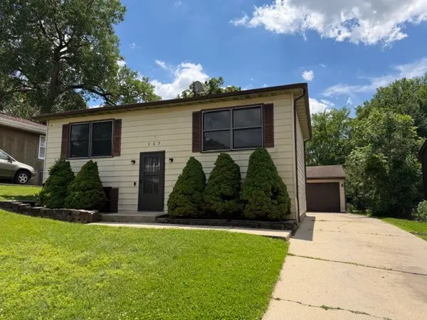 907 Houston AVE, Elgin, IL 60120