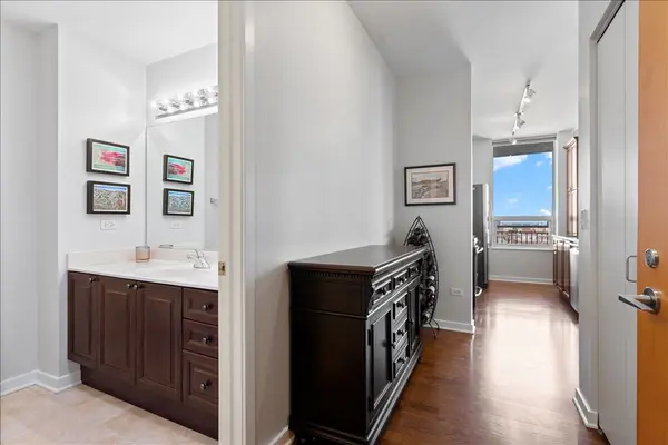 330 W Grand AVE #1104, Chicago, IL 60654
