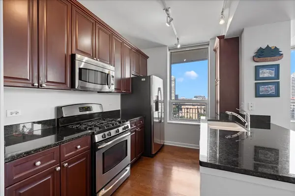 330 W Grand AVE #1104, Chicago, IL 60654