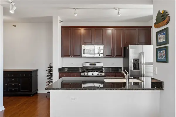 330 W Grand AVE #1104, Chicago, IL 60654