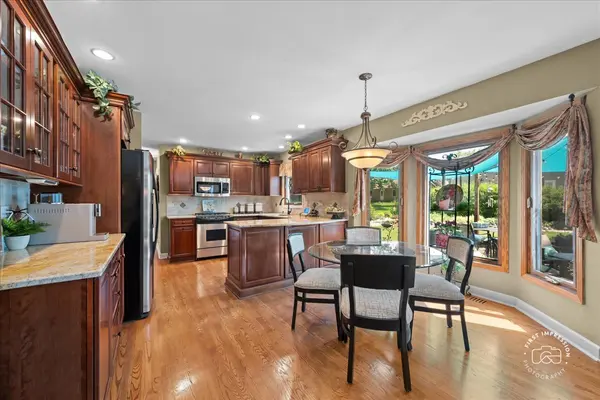 25W185 Setauket AVE, Naperville, IL 60540